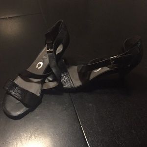 DKNY black heels